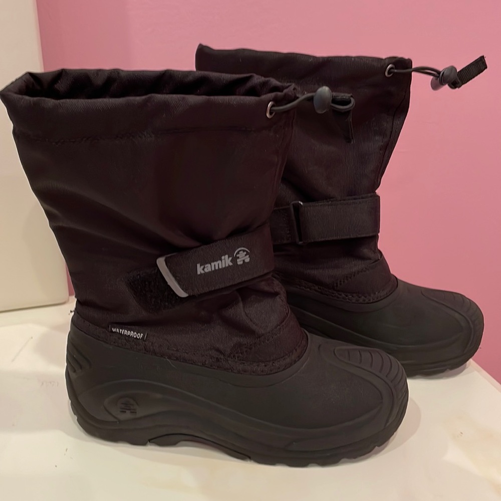 Kamik black winter boots child size 3